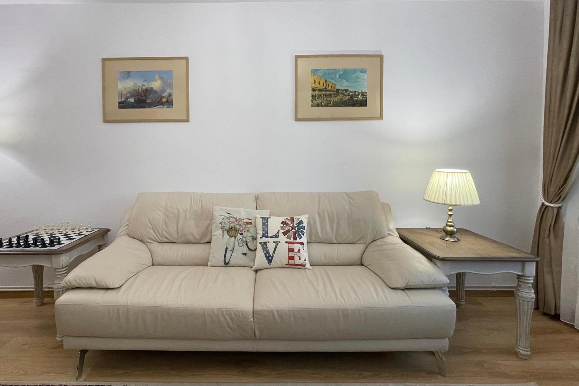 2_Traveler'S Retreat Apartment Brasov Bagian luar foto